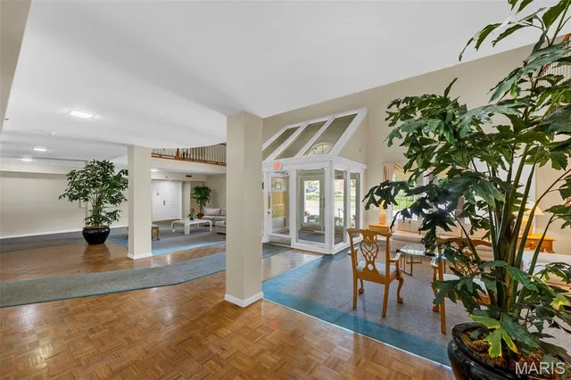 $274,900 | 561 Sarah Lane, Unit 103, Creve Coeur, MO 63141