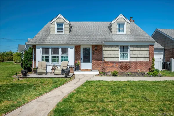 $749,000 | 95 Wheeler Avenue, Valley Stream, NY 11580