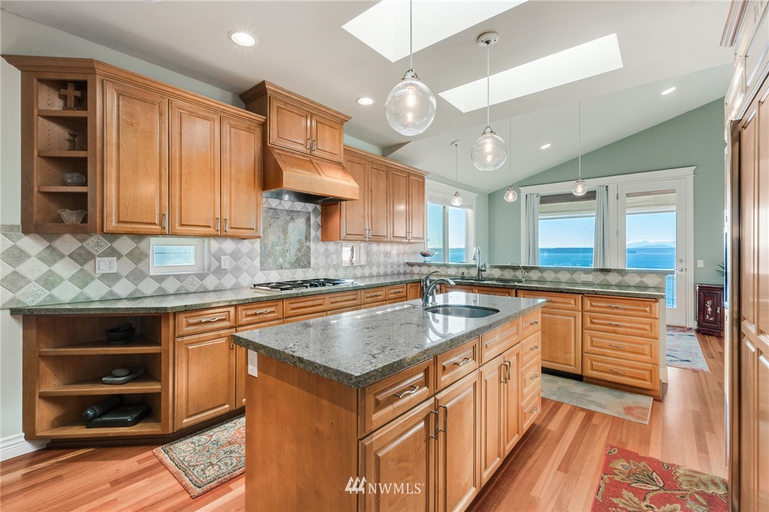 6037 Atlas Place Southwest Seattle, WA 98136 - Photo 14 of 31 Gallery Image 14
