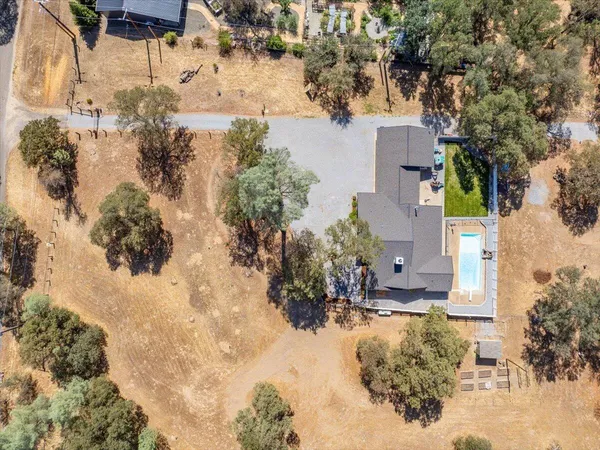 a view of a house with backyard and sitting area