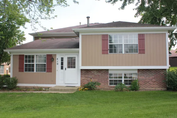 $2,300 | 410 Ashwood Court, Unit 410, Vernon Hills, IL 60061