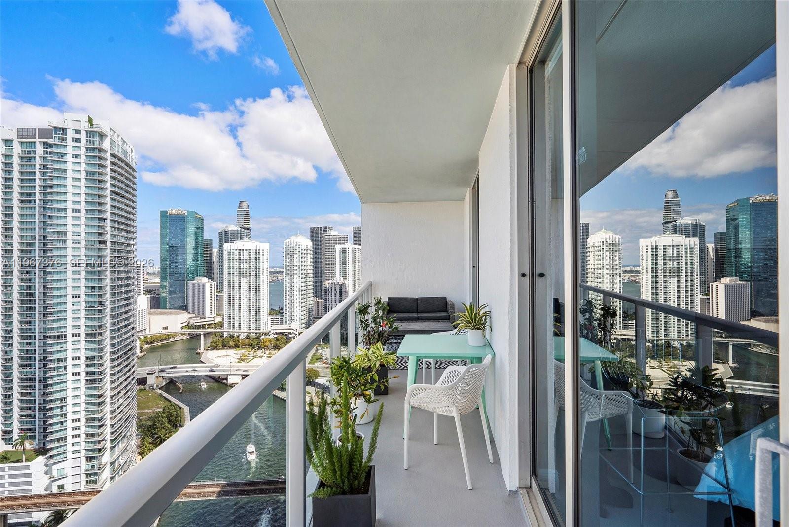 185 Southwest 7th Street, Unit 3407 Miami, FL 33130 - Photo 15 of 28