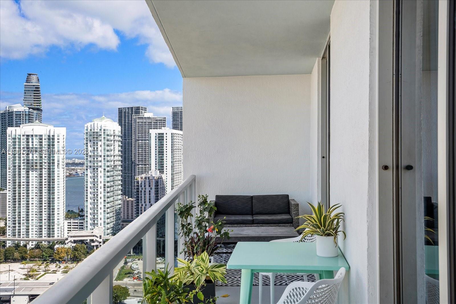 185 Southwest 7th Street, Unit 3407 Miami, FL 33130 - Photo 16 of 28