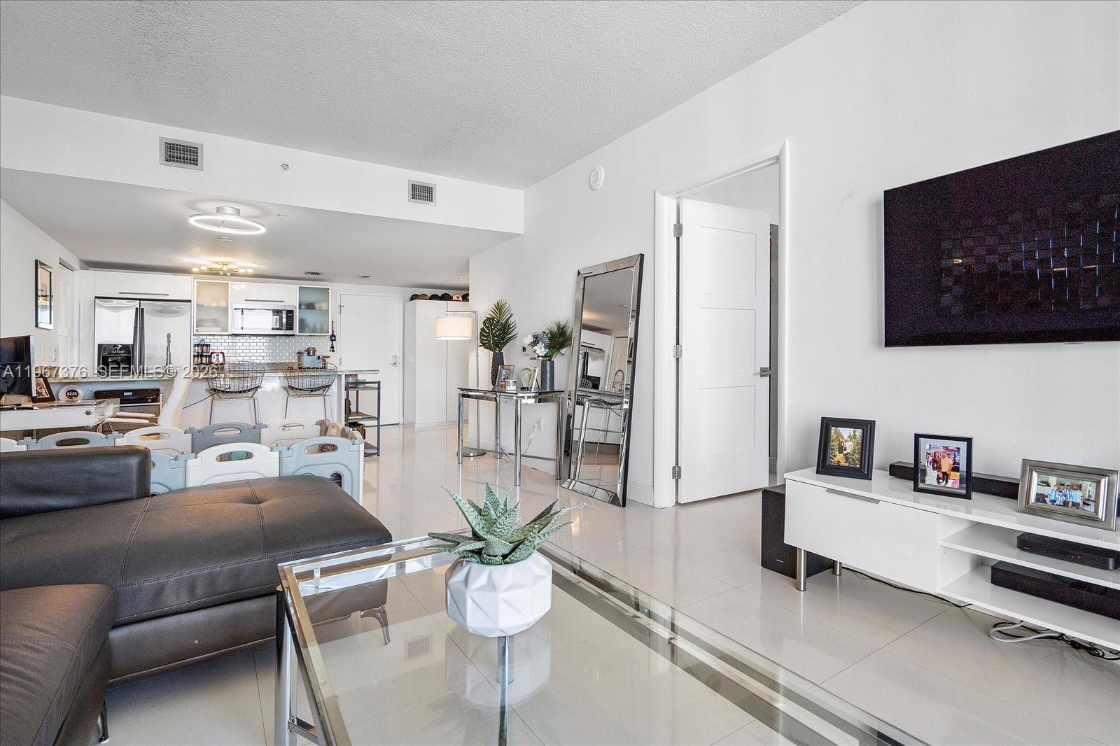 185 Southwest 7th Street, Unit 3407 Miami, FL 33130 - Photo 7 of 28