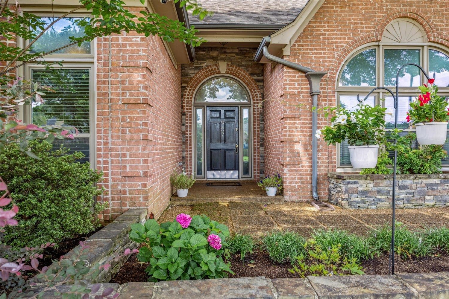 957 Wildbird Cove Collierville, TN 38017 - Photo 2 of 16 Gallery Image 2
