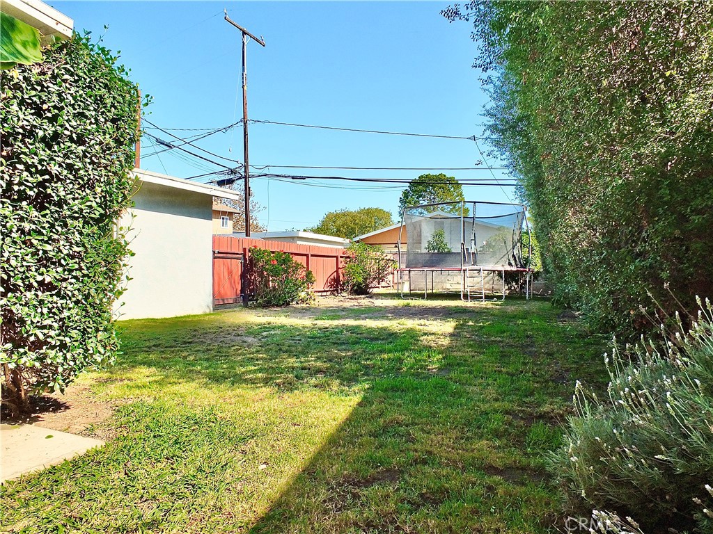 2024 San Anseline Avenue Long Beach, CA 90815 - Photo 6 of 36 a view of a house with a big yard
