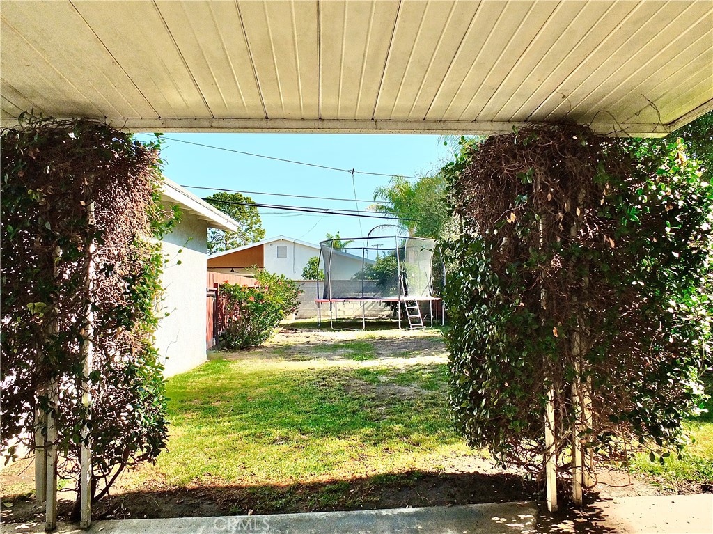 2024 San Anseline Avenue Long Beach, CA 90815 - Photo 9 of 36 a view of a back yard of the house
