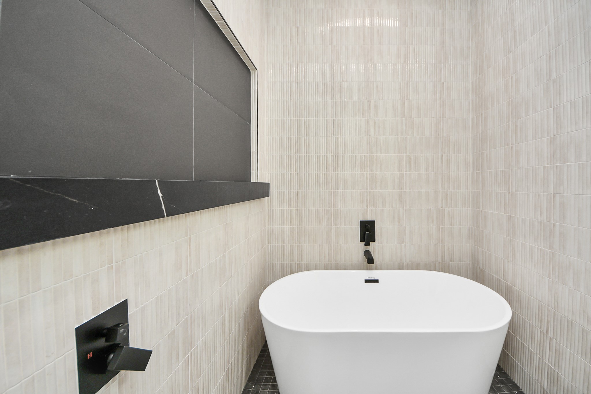 7909 Lynette Street Houston, TX 77028 - Photo 23 of 30 Unit B Primary Tub/Shower