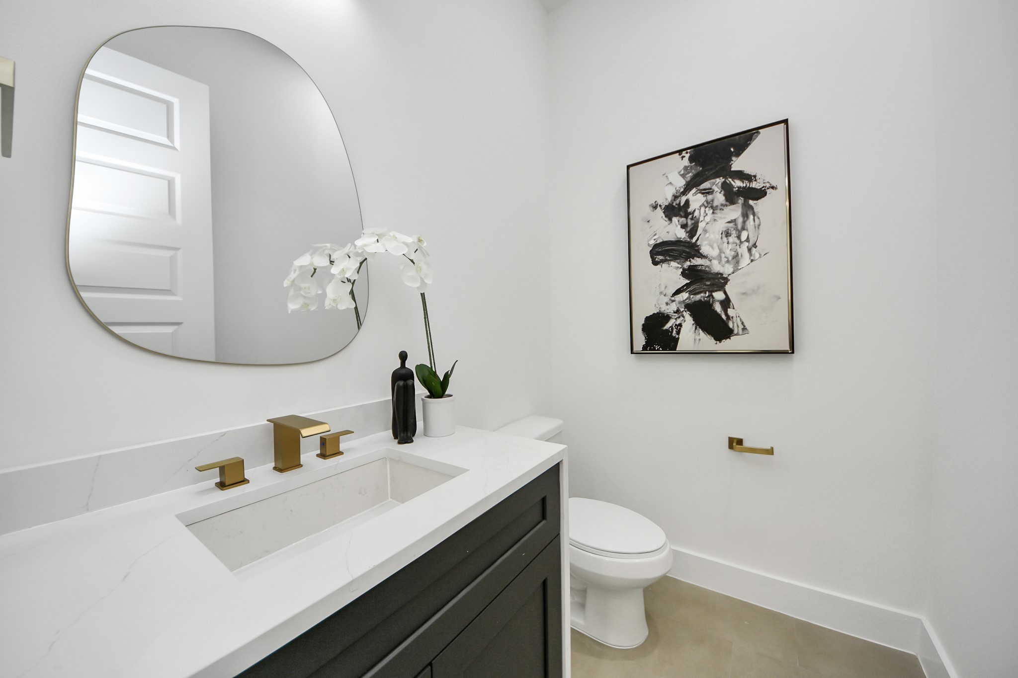 7909 Lynette Street Houston, TX 77028 - Photo 8 of 30 Unit A Half Bathroom