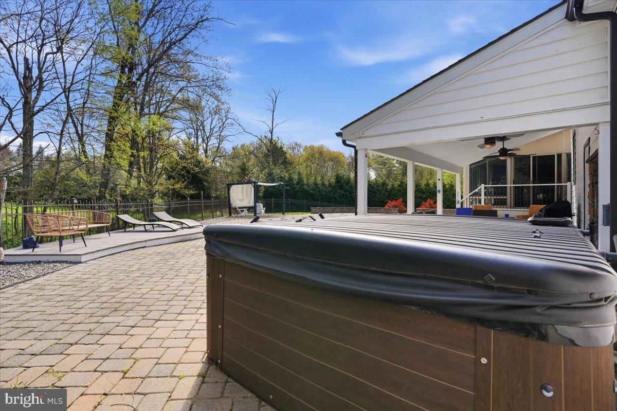 5556 Bridle Road Stroudsburg, PA 18360 - Photo 90 of 126 Hot tub