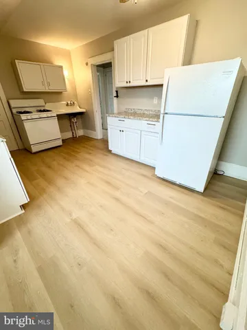 $1,300 | 420 Heulings Avenue, Riverside, NJ 08075