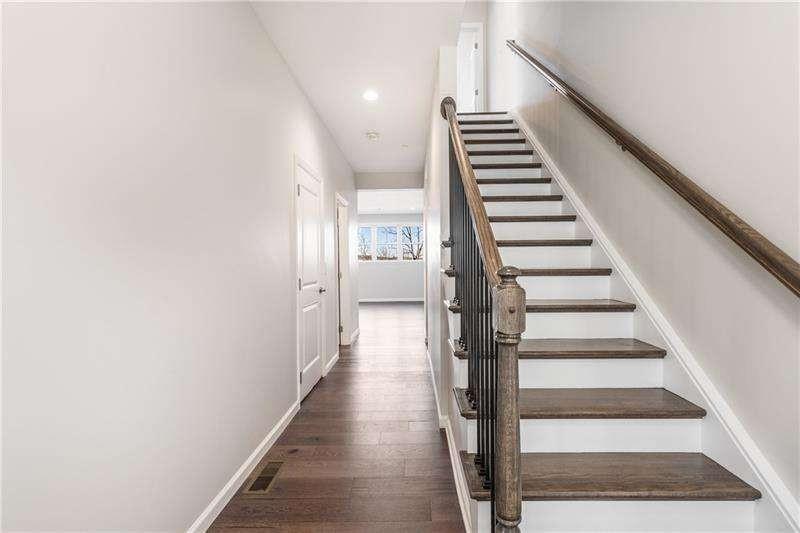 403 Walnut Court Pittsburgh, PA 15237 - Photo 3 of 7