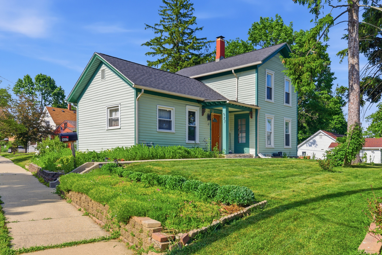 327 Silver Street Elgin, IL 60123 - Photo 1 of 26