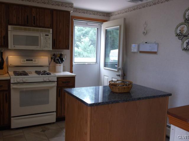 990 Jacktown Road Bangor, PA 18013 - Photo 4 of 29 Gallery Image 4