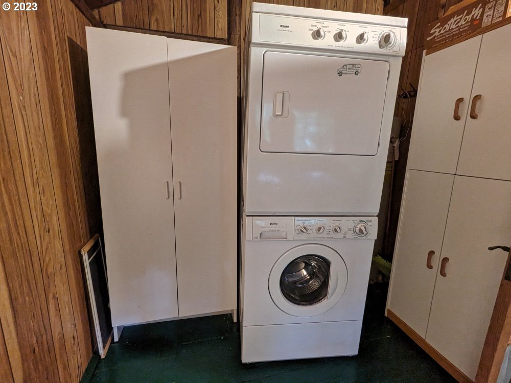 79128 Road 35 A Rhododendron, OR 97049 - Photo 23 of 36 a utility room with dryer and washer