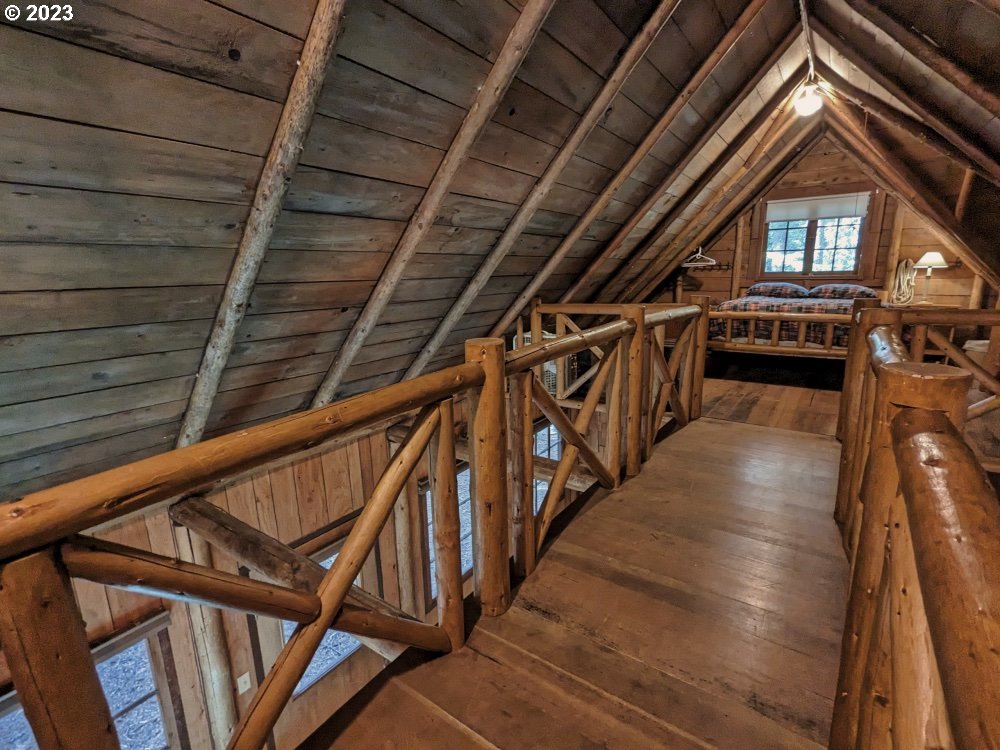 79128 Road 35 A Rhododendron, OR 97049 - Photo 27 of 36 a view of an entryway