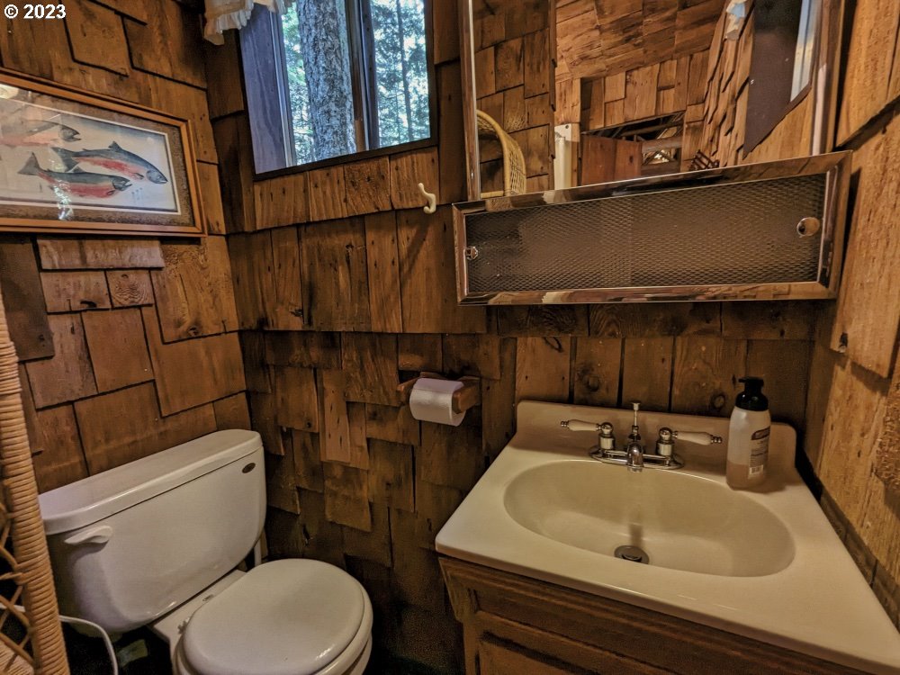 79128 Road 35 A Rhododendron, OR 97049 - Photo 29 of 36 a bathroom with a sink and a toilet