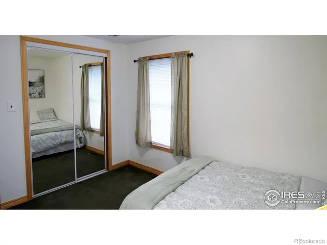 a black and white photo of a living room