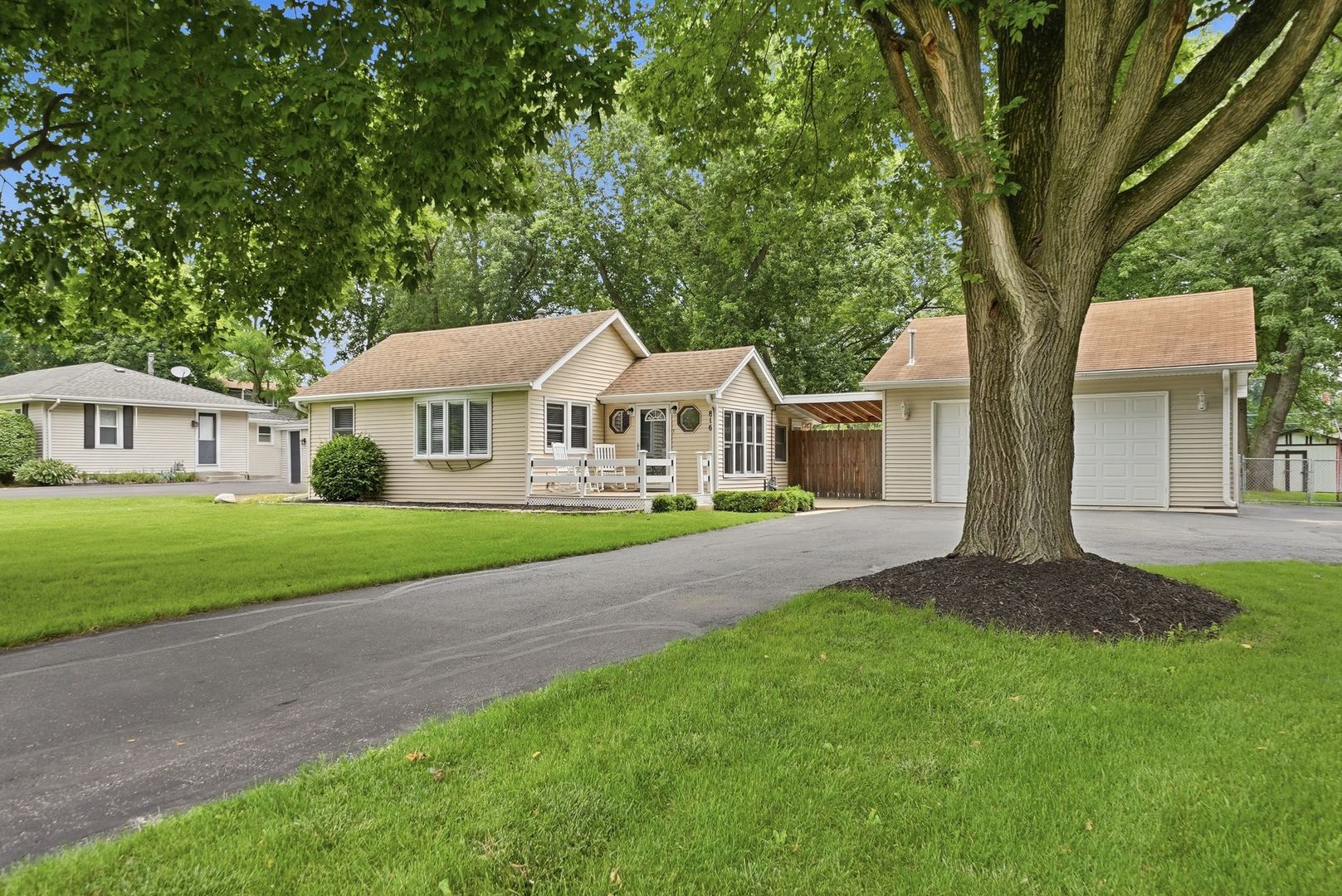 816 Ogden Road New Lenox, IL 60451 - Photo 2 of 41
