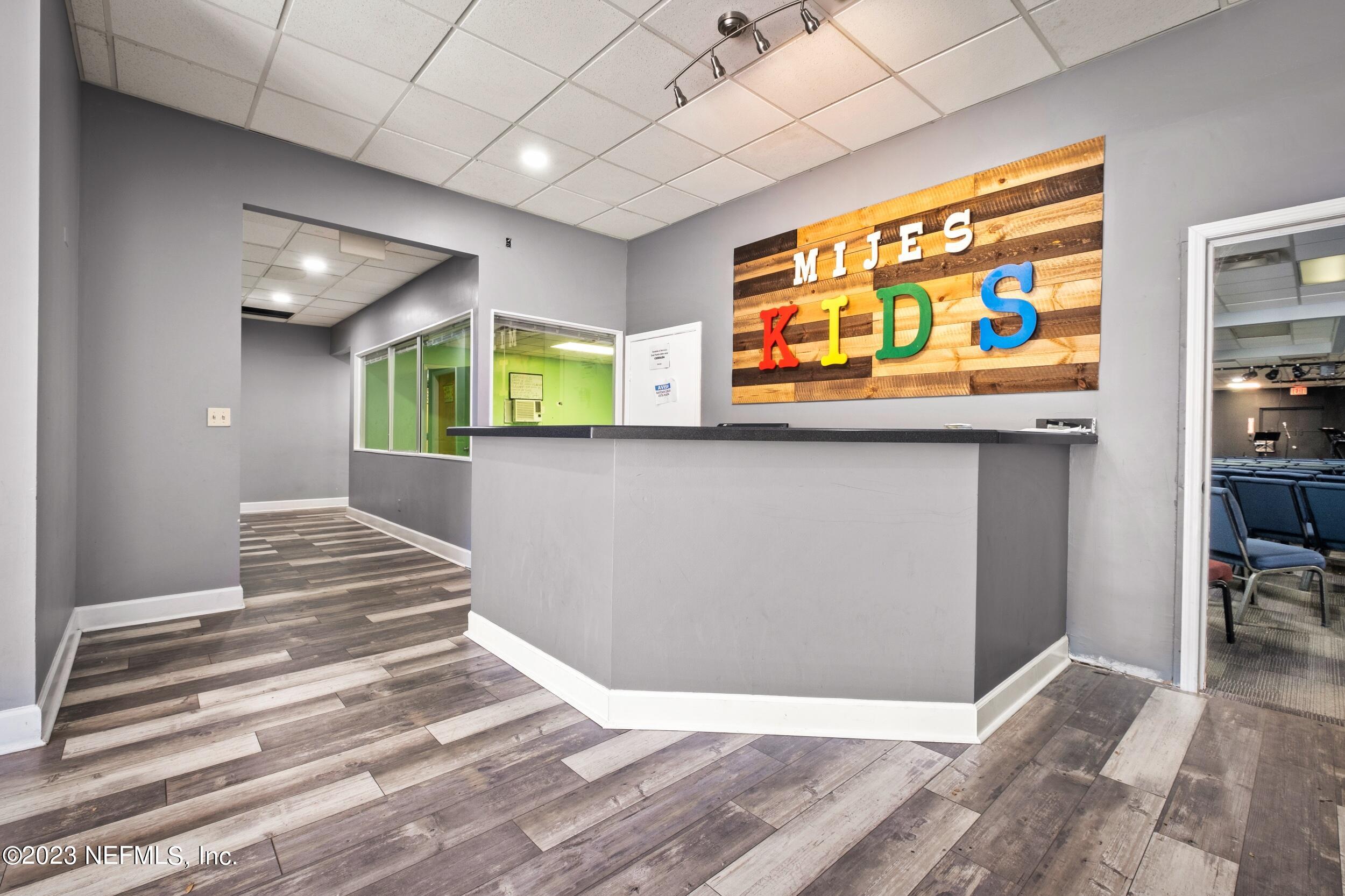 3550 Spring Park Road Jacksonville, FL 32207 - Photo 4 of 34 Interior Building