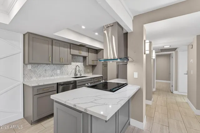 $2,400 | 7557 North Dreamy Draw Drive, Unit 264, Phoenix, AZ 85020