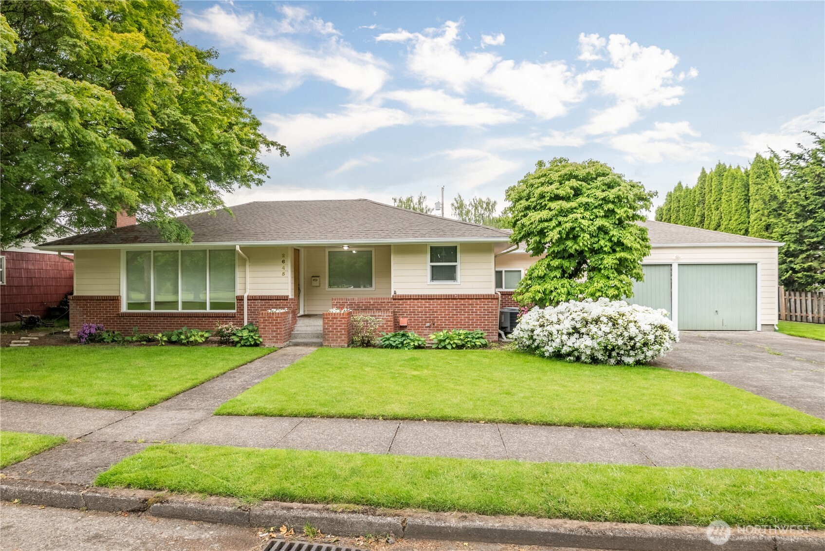 2645 Harding Street Longview, WA 98632 - Photo 1 of 34 Gallery Image 1
