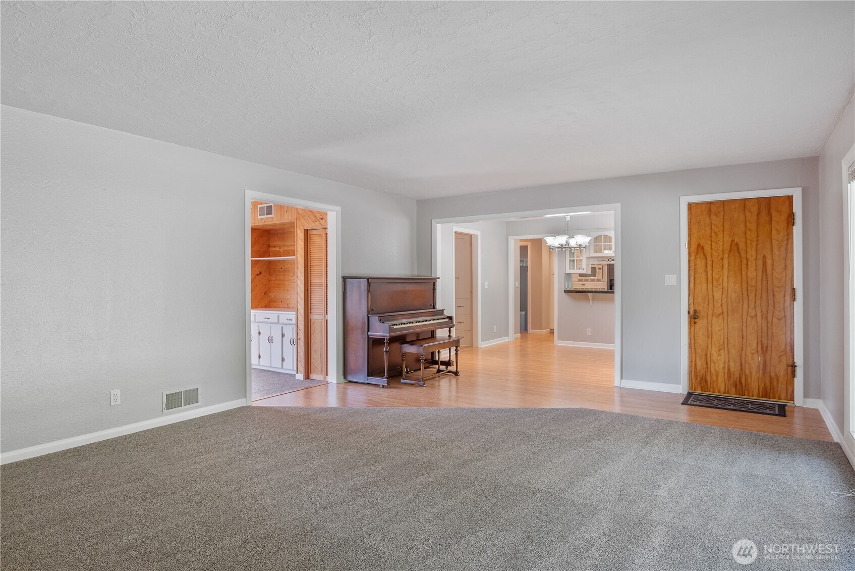 2645 Harding Street Longview, WA 98632 - Photo 6 of 34 Gallery Image 6
