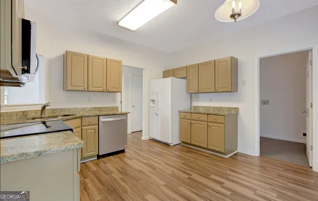 $2,350 | 77 Crescent Street, Newnan, GA 30265