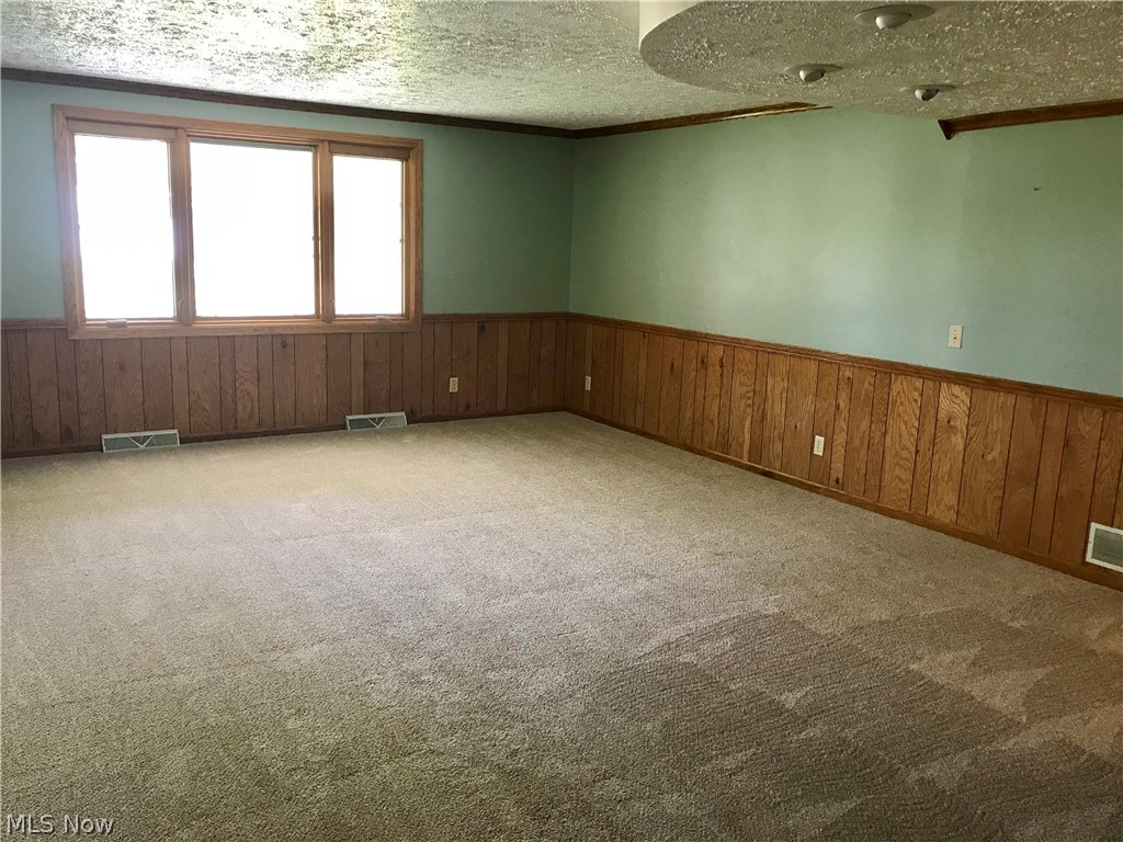 4895 4th Street Northwest Canton, OH 44708 - Photo 7 of 31 Large great room with new carpet