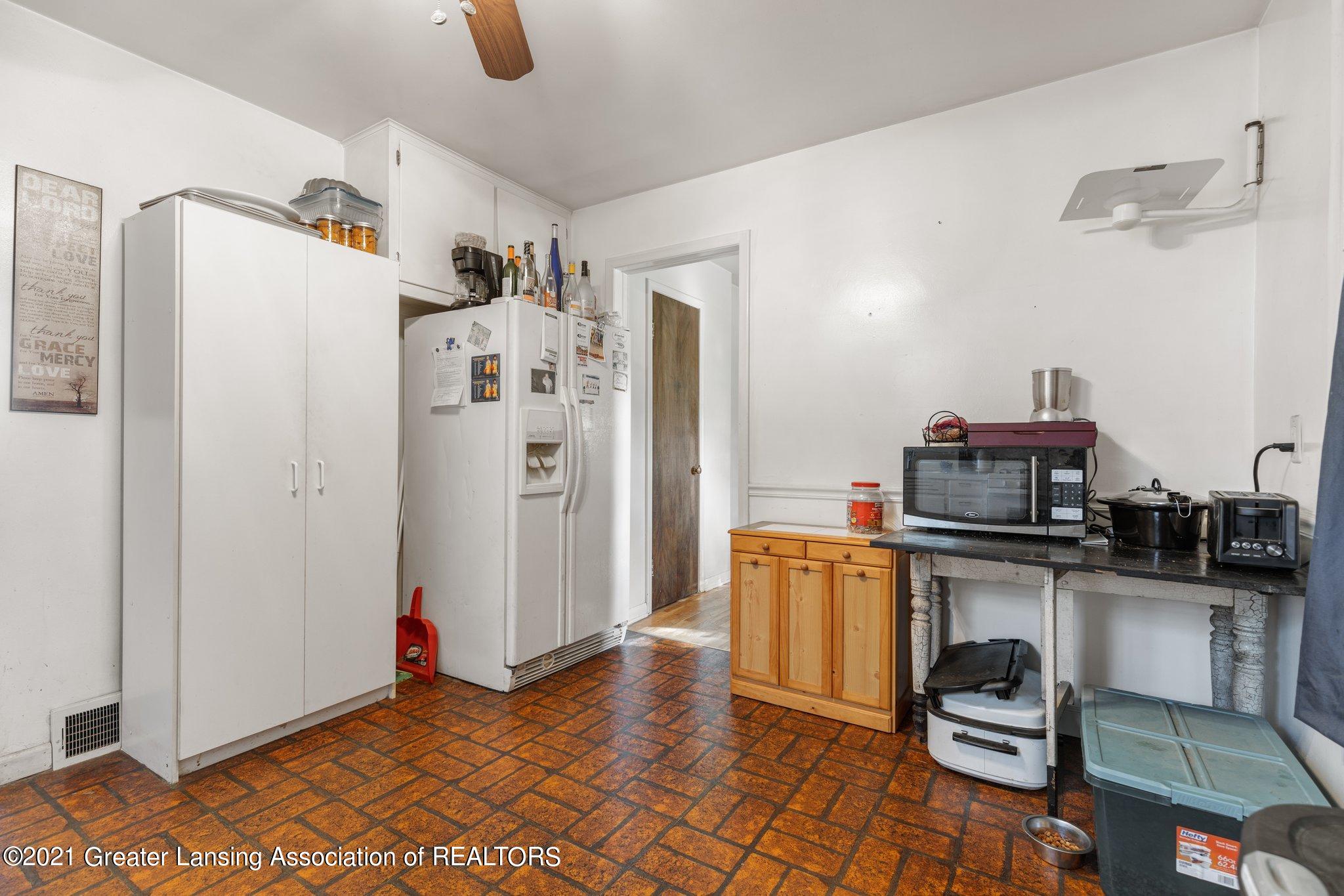 831 Bon Air Road Lansing, MI 48917 - Photo 17 of 25 17-web-or-mls-1P6A8050_3_4