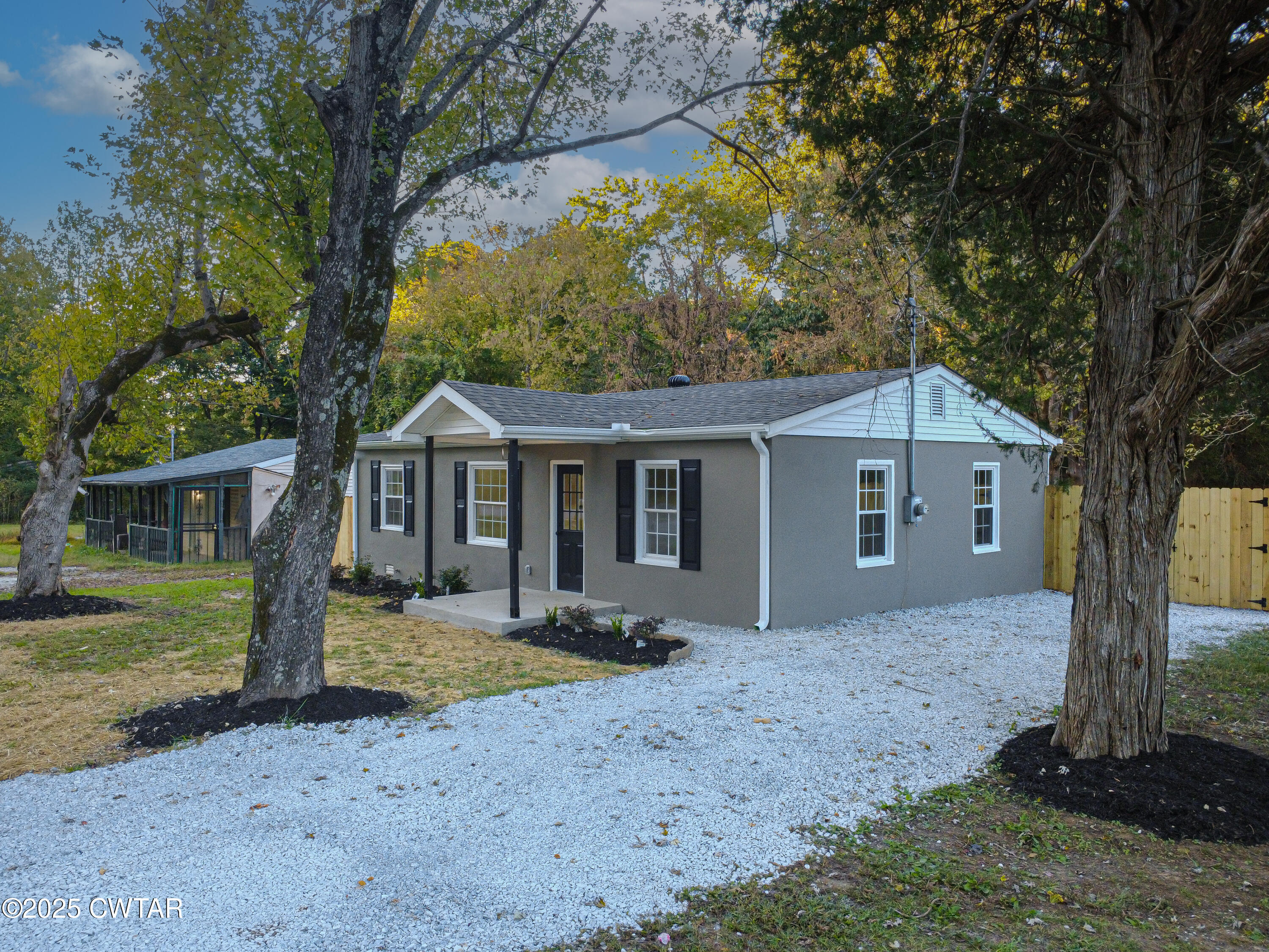 107 Lower Brownsville Road Jackson, TN 38301 - Photo 2 of 17 a front view of a house with garden