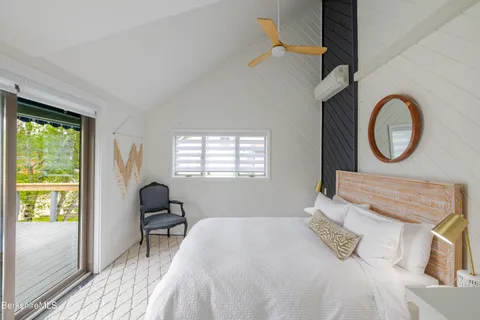 $1,595,000 | 10 Buckingham Lane, Monterey, MA 01245