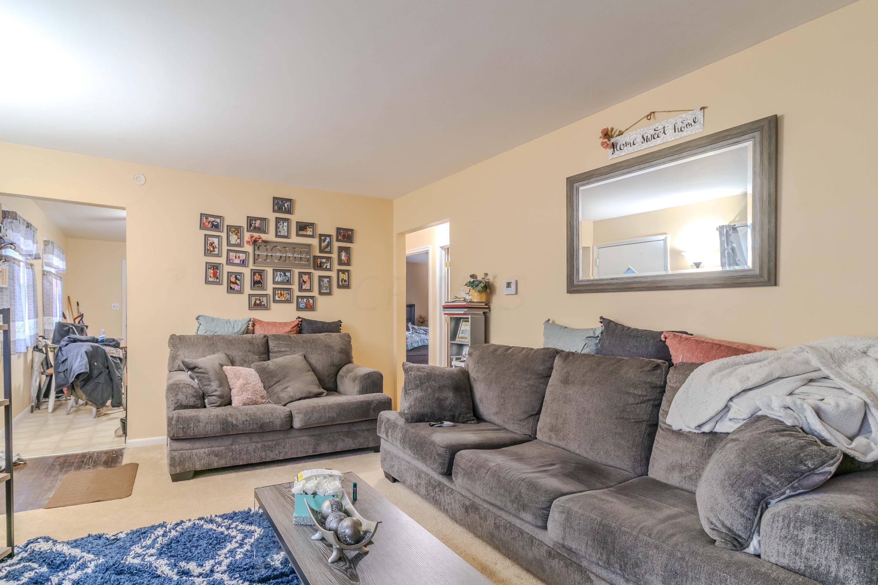 3511 Rodell Road Columbus, OH 43232 - Photo 3 of 22 Living Room