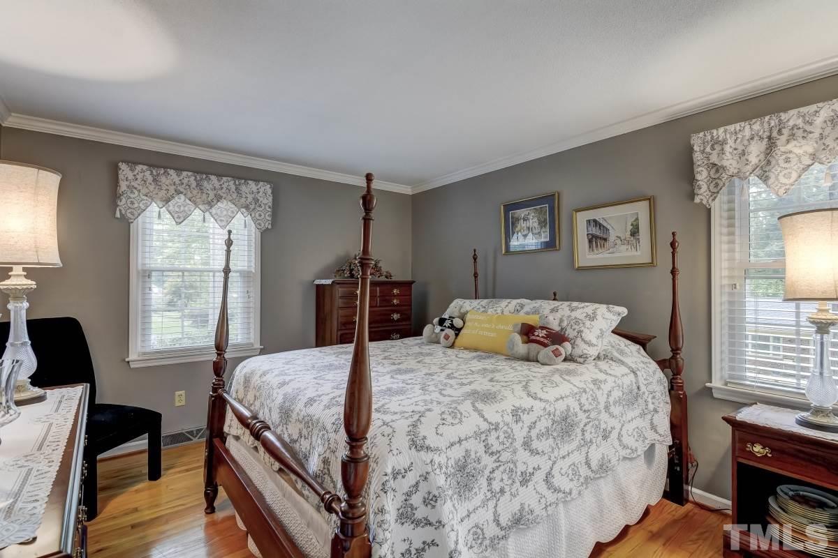 6612 Electra Drive Raleigh, NC 27607 - Photo 12 of 20