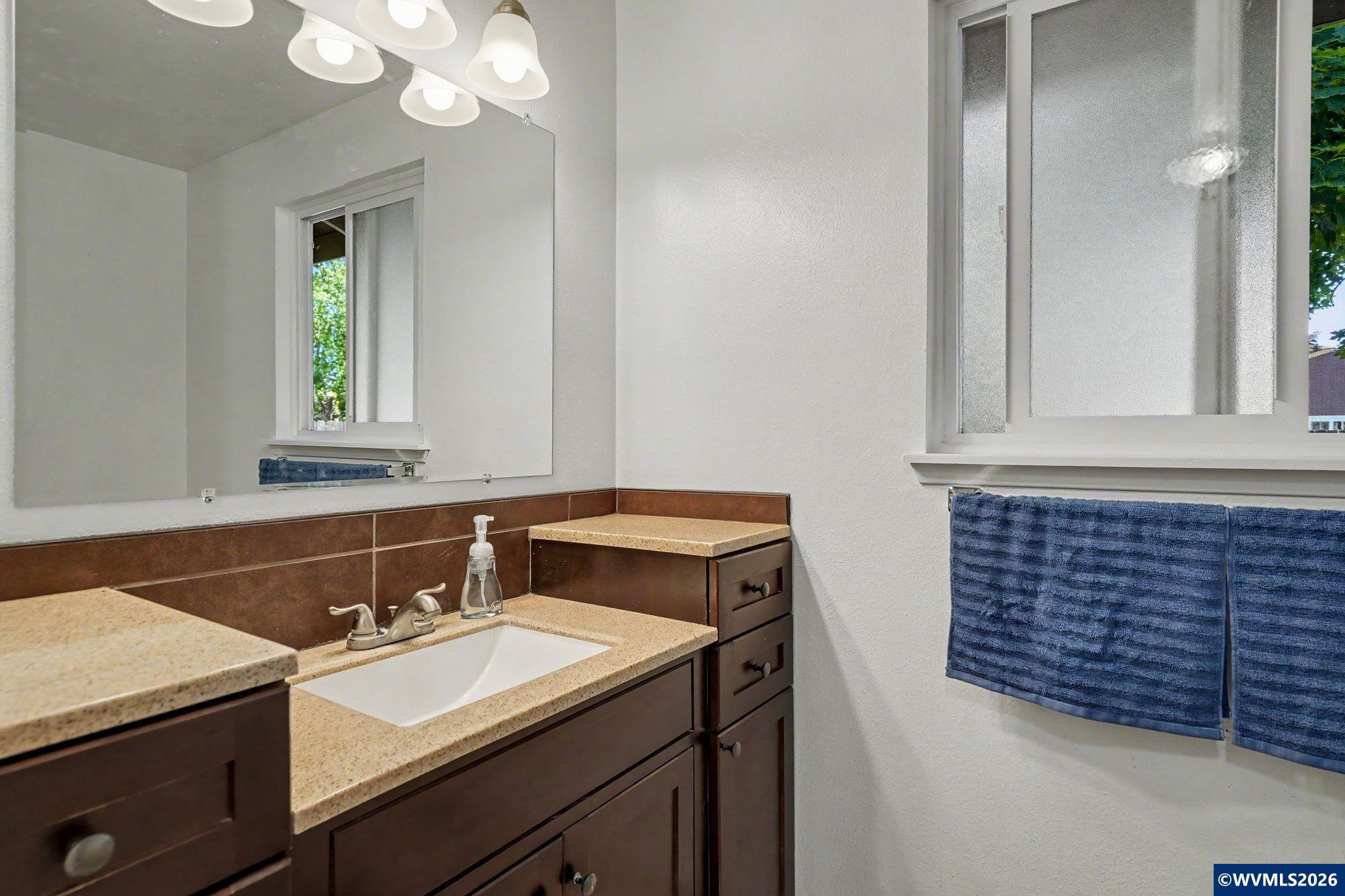 460 North 12th Street Independence, OR 97351 - Photo 24 of 34
