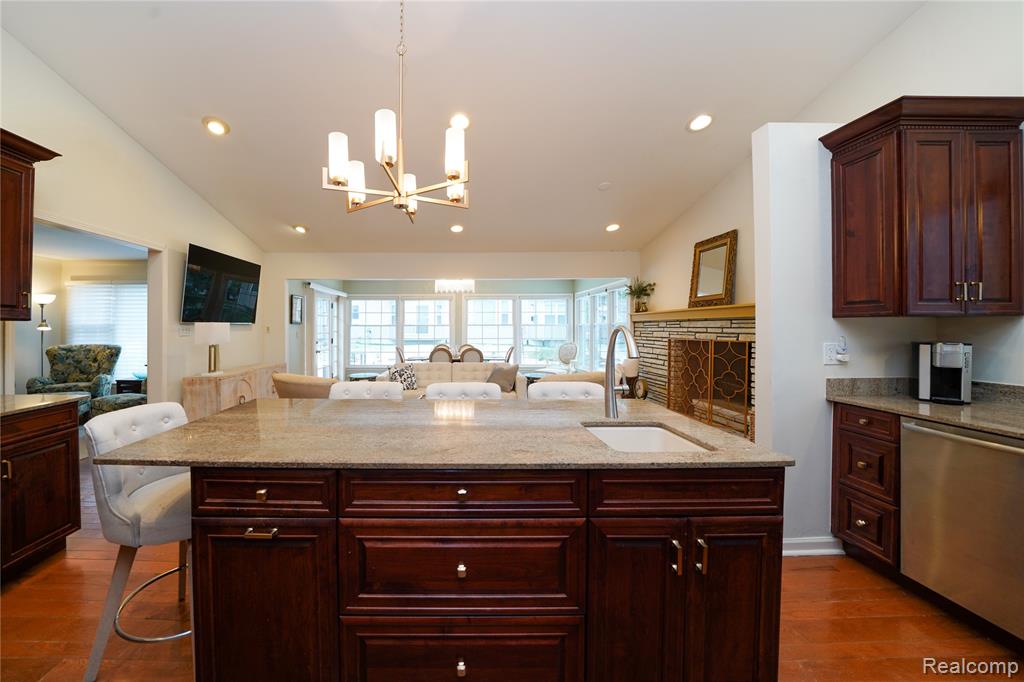 34361 Quaker Valley Road Farmington Hills, MI 48331 - Photo 18 of 62 Gallery Image 18