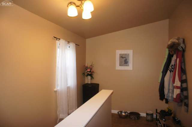 6048 Cook Road Swartz Creek, MI 48473 - Photo 12 of 17 21117468-11.JPG