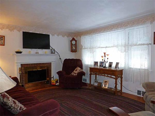 85 Rosewell Street Springfield, MA 01109 - Photo 5 of 15 Gallery Image 5