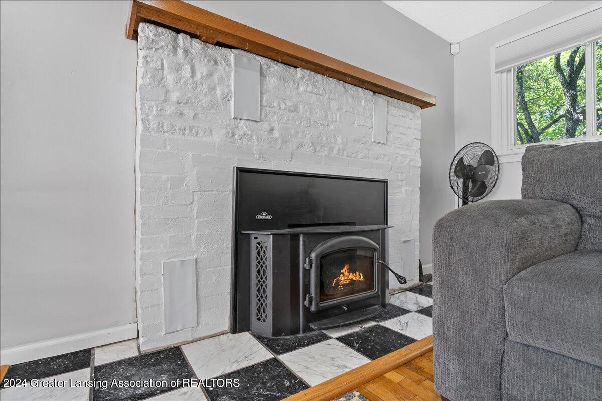 10700 West Jolly Road Lansing, MI 48911 - Photo 22 of 50 Livingroom Fireplace (2)