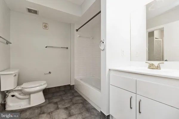 $2,200 | 1000 New Jersey Avenue Southeast, Unit 316, Washington, DC 20003
