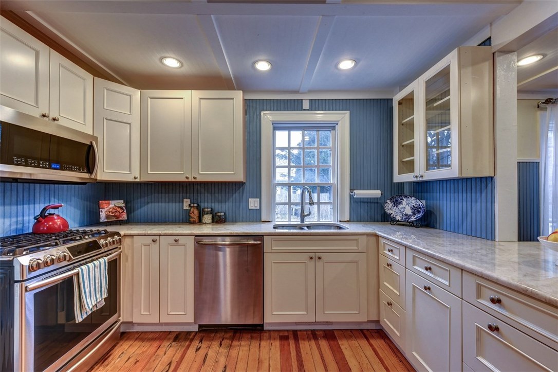 12 Rumstick Road Barrington, RI 02806 - Photo 4 of 31