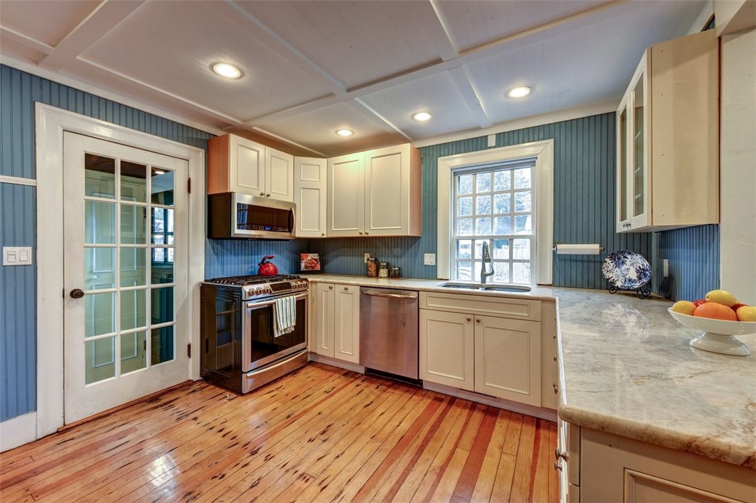 12 Rumstick Road Barrington, RI 02806 - Photo 6 of 31