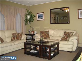 24 Middle Road Levittown, PA 19056 - Photo 2 of 6 Living Room