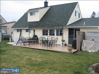 24 Middle Road Levittown, PA 19056 - Photo 5 of 6 Exterior Back