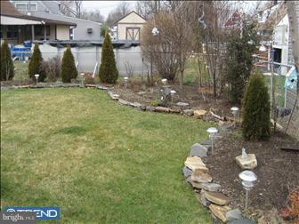 24 Middle Road Levittown, PA 19056 - Photo 6 of 6 Exterior Back