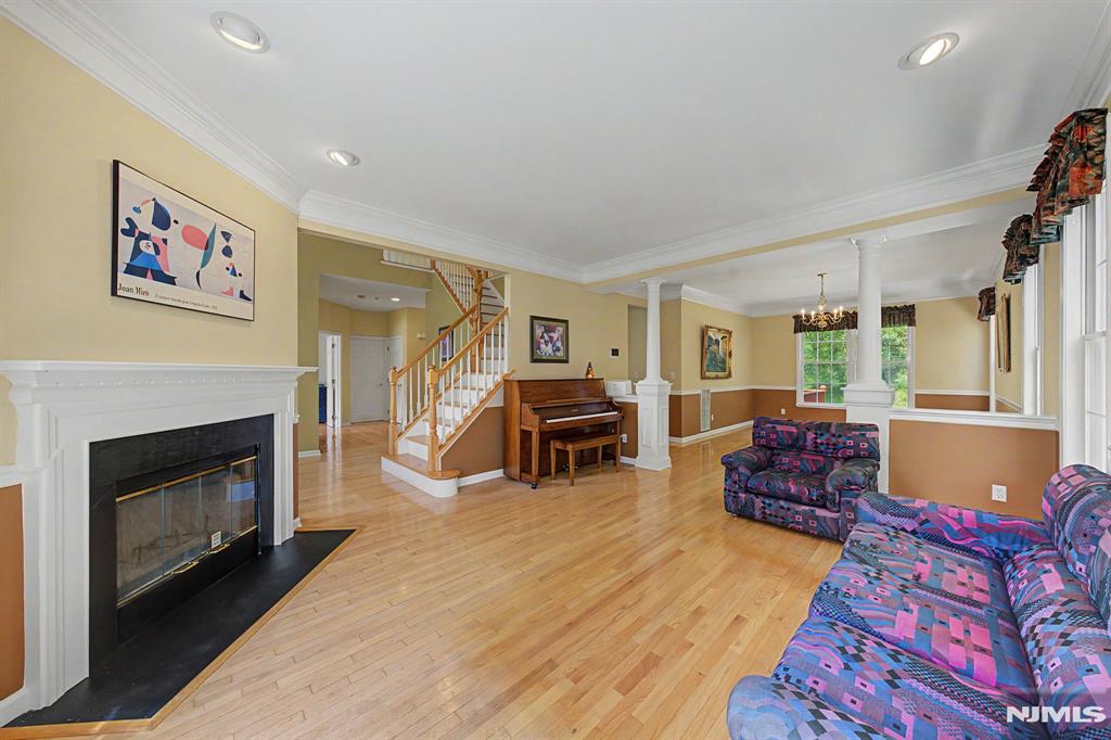 1 Skytop Ridge Oakland, NJ 07436 - Photo 4 of 43