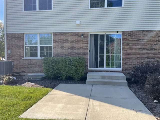 $3,000 | 579 Bobby Ann Court, Roselle, IL 60172