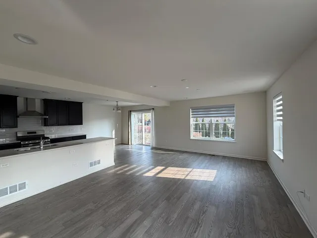 $3,000 | 579 Bobby Ann Court, Roselle, IL 60172