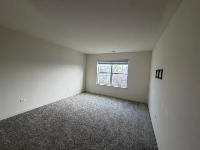 $3,000 | 579 Bobby Ann Court, Roselle, IL 60172