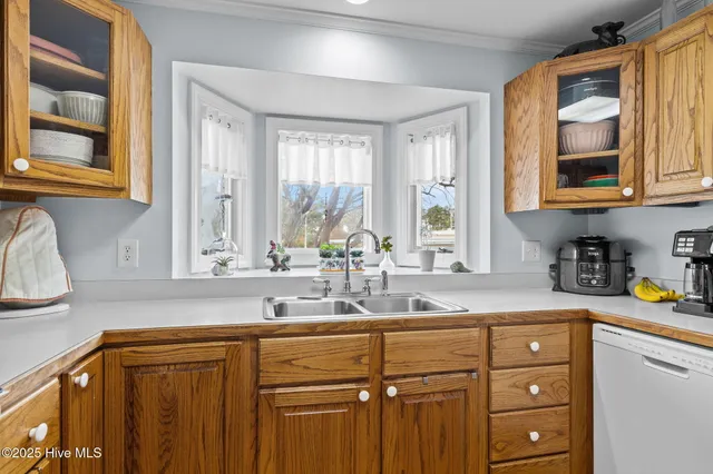 $298,500 | 289 Croaker Street, Davis, NC 28524